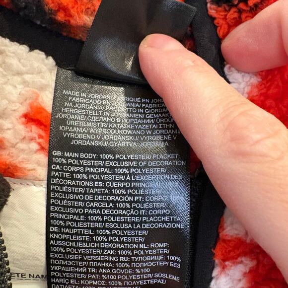 The North Face Baby Cabin Fleece One-Piece Red Black Plaid Size 18 - 24 Months - Picture 6 of 6